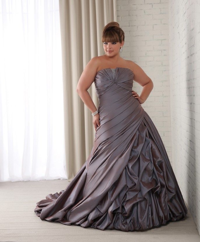 Modelos de Vestidos de Fiesta de 15 Años para Gorditas plomo
