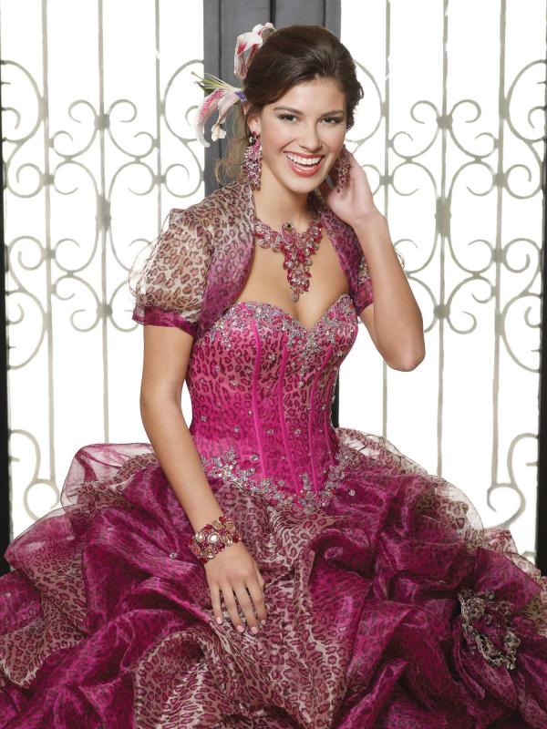 Vestido para Fiesta de 15 Años de color Fucsia 3